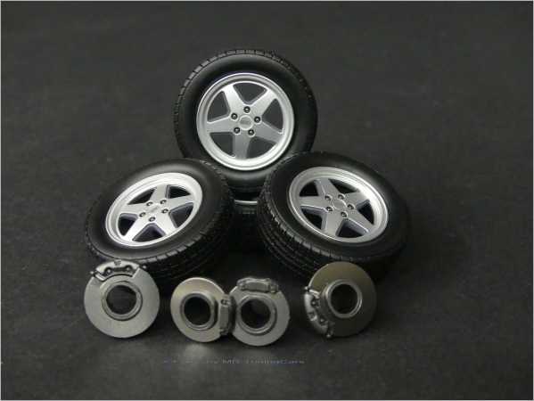 1:18 Audi 80 S2 Coupe Rim Size